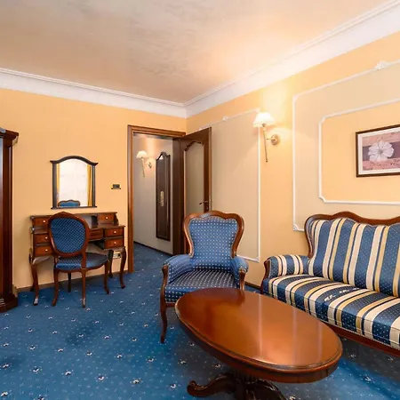 Festa Winter Palace 5*