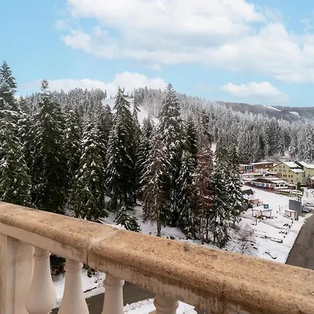 Festa Winter Palace Hotell