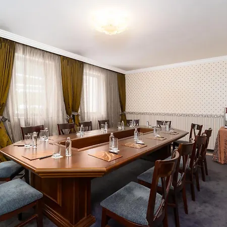 Festa Winter Palace Hotel